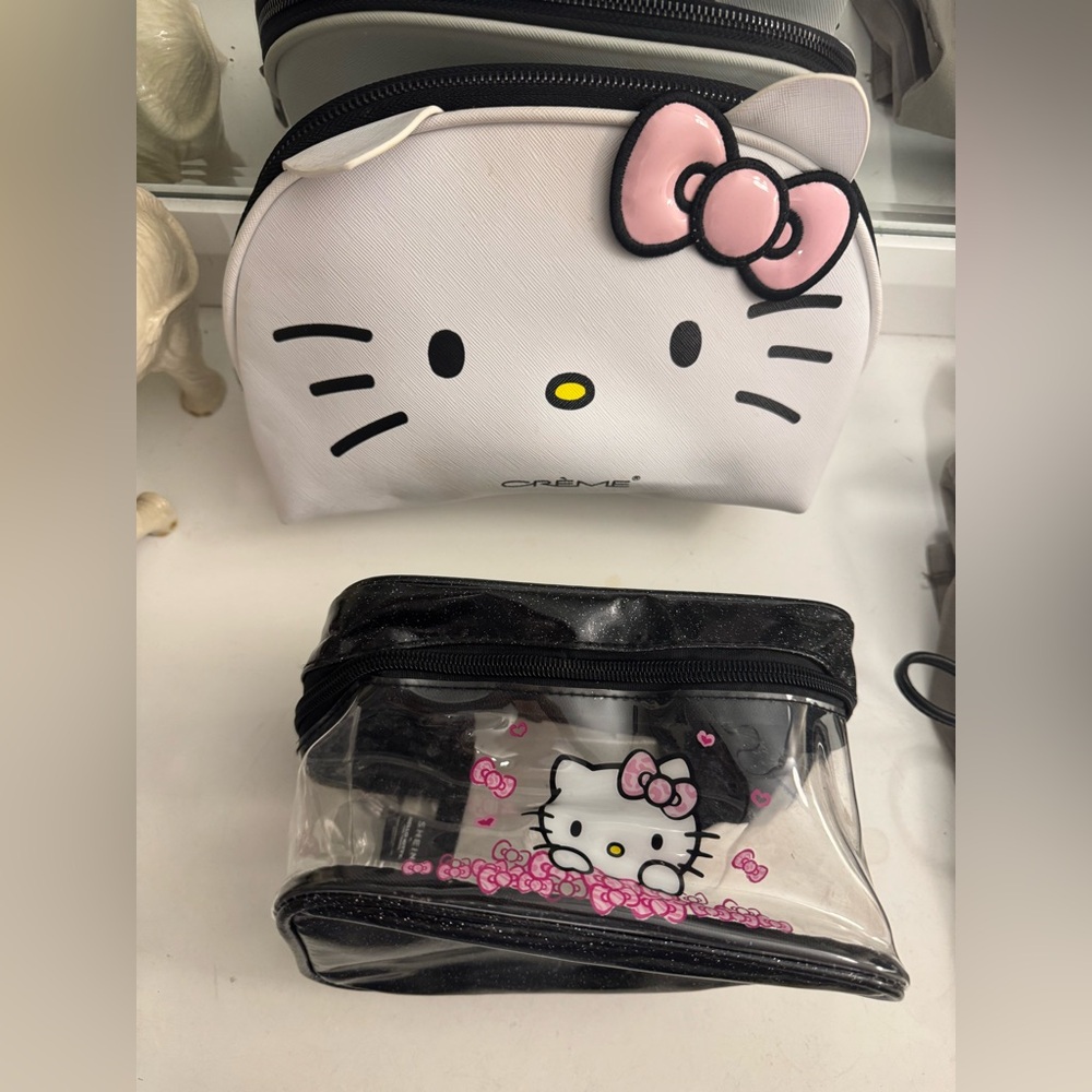 Hello kitty make up bags (set)